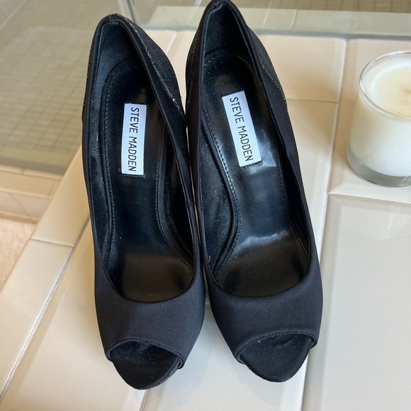 Steve Madden black heels with sequence - Picture 2 of 4